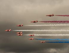开云体育登录-银色闪电撕破雨幕，蒂亚戈加冕之夜的数据王座
