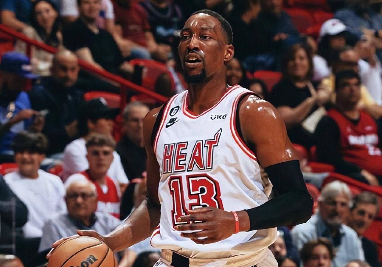 开云APP-尼克斯连胜，兰多夫成为球队吉祥物