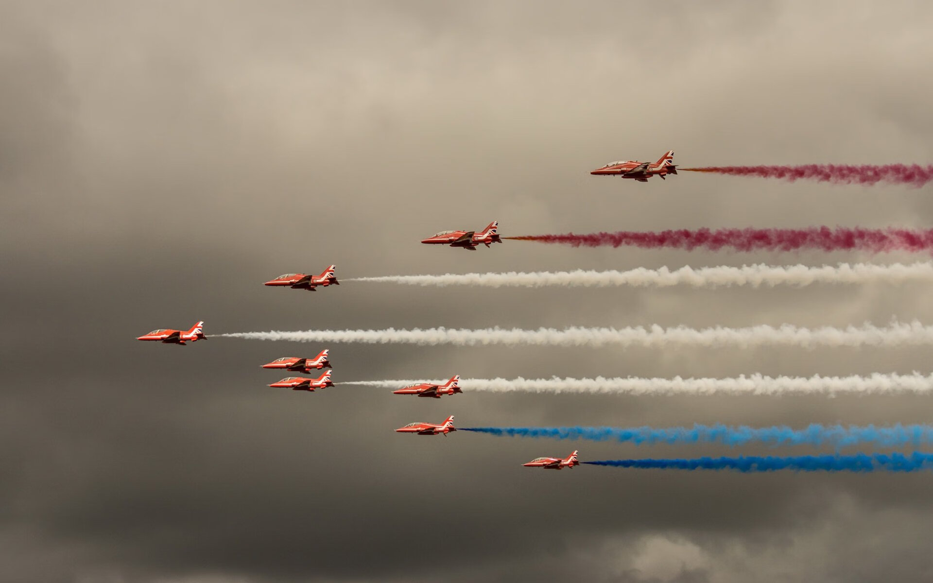 开云体育登录-银色闪电撕破雨幕,蒂亚戈加冕之夜的数据王座